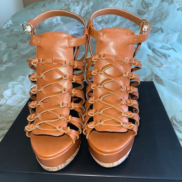 Sandals with sass - Picture 4 of 6